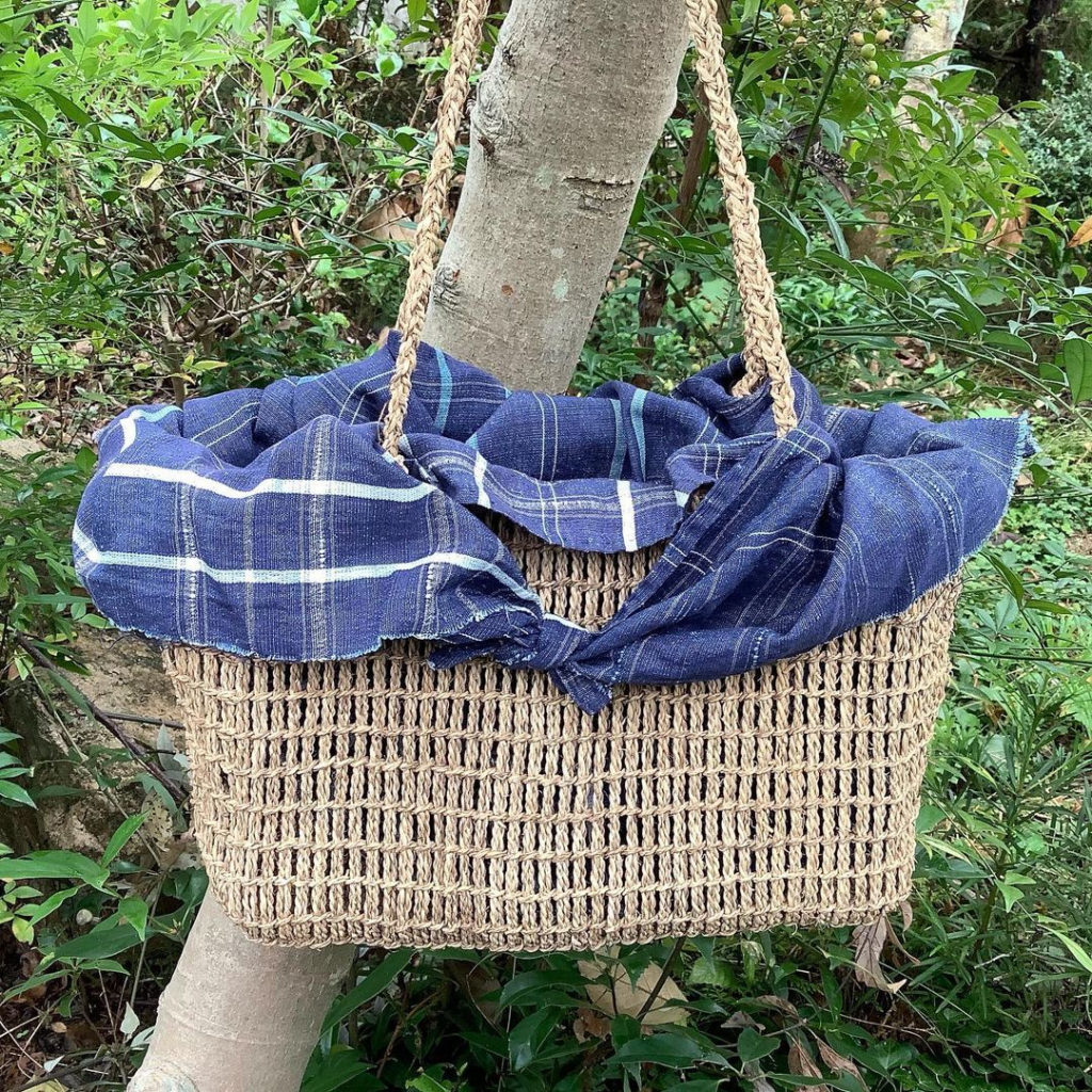 藍染めの風呂敷を再利用