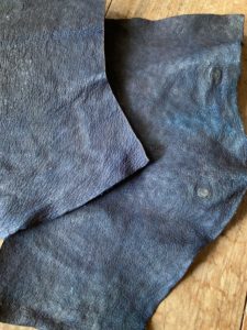 八重山藍 革に染める